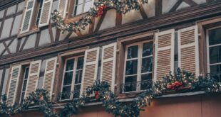 Façade décorée pour le marché de Noël Mulhouse en Alsace