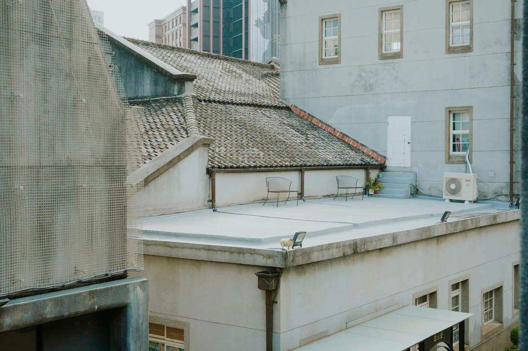 Terrasse sur un toit plat d'immeuble ancien
