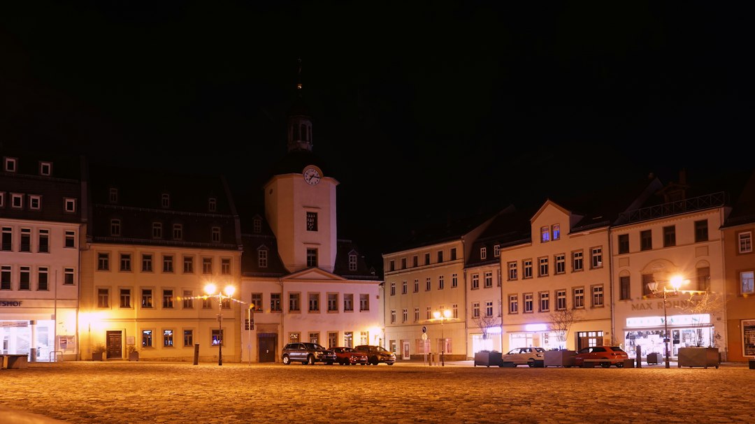 Place du marché éclairée par l'éclairage public LED