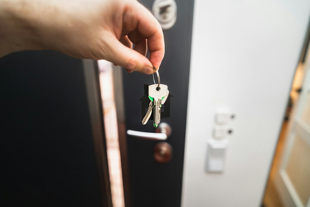 Porte d'entrée d'un logement assuré