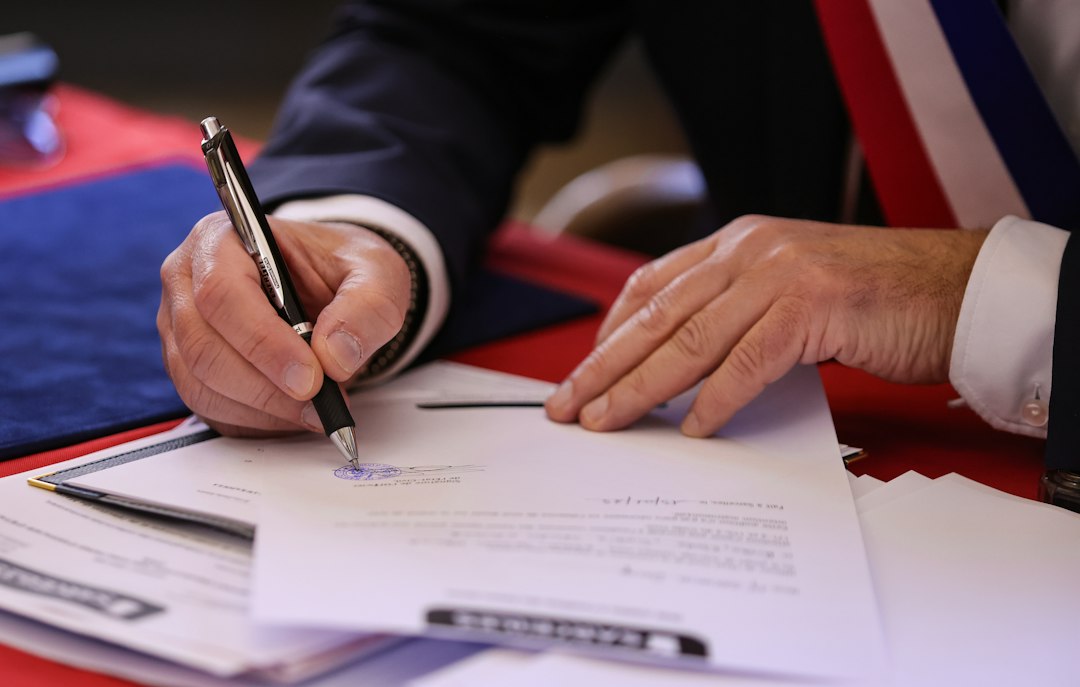 Signature d'un acte chez le notaire