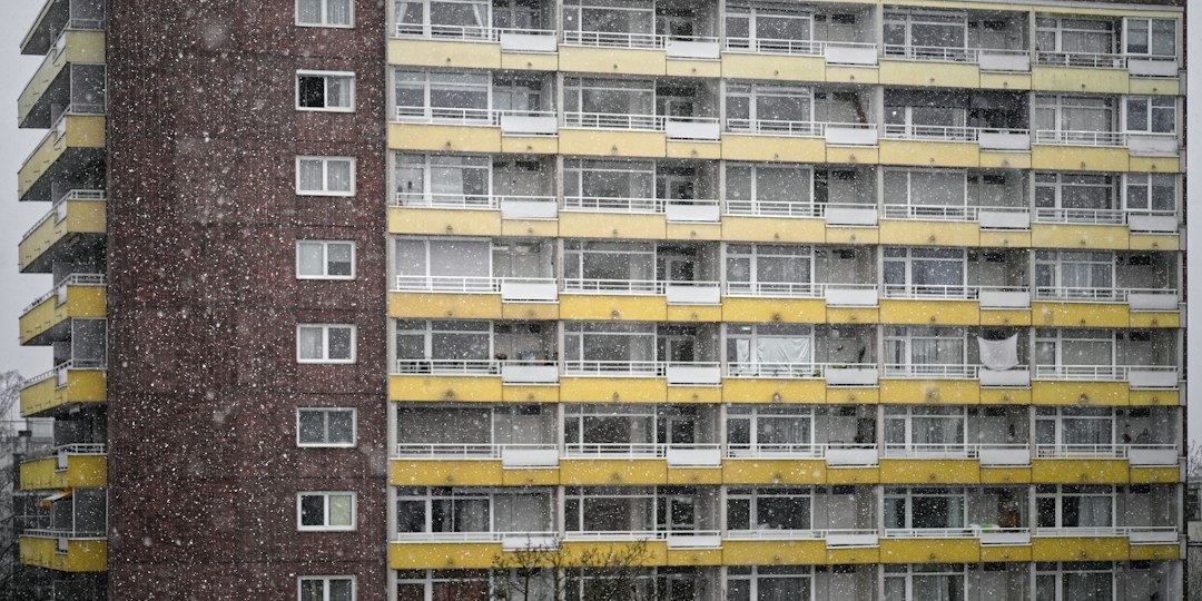 Façade d'immeuble locatif concerné par les expulsions locatives