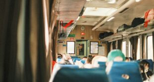 Vélo dans le TGV : voiture de train avec porte-bagages