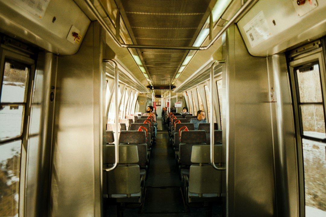 Voyager avec un vélo dans le TGV : vue depuis la fenêtre d'un train