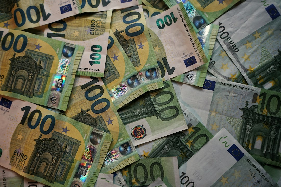 Liasse de billets pour illustrer les versements de novembre 2026